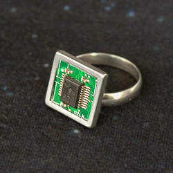 Квадратное кольцо «Cyber square S» | 600 руб.